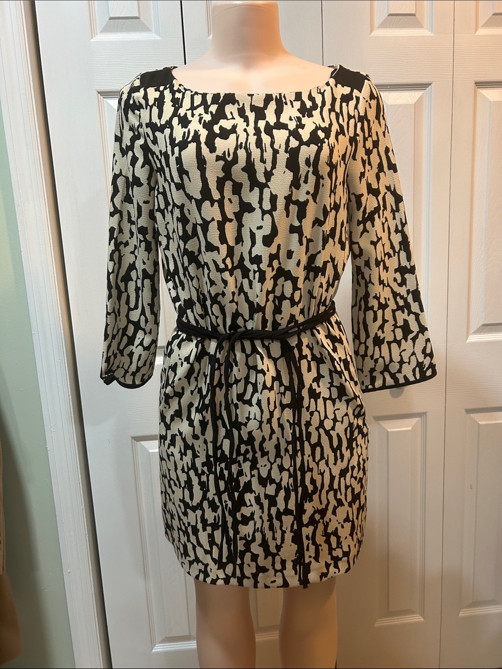 Zara Black and Cream Patterned Long Sleeve Shift Dress